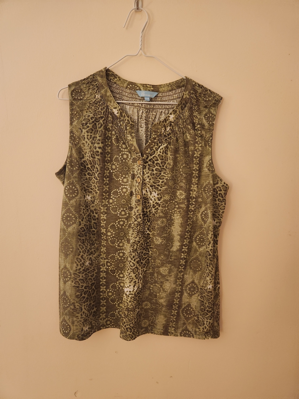 Pennant Women’s XL Animal Print Sleeveless Henley Top Brown Tan